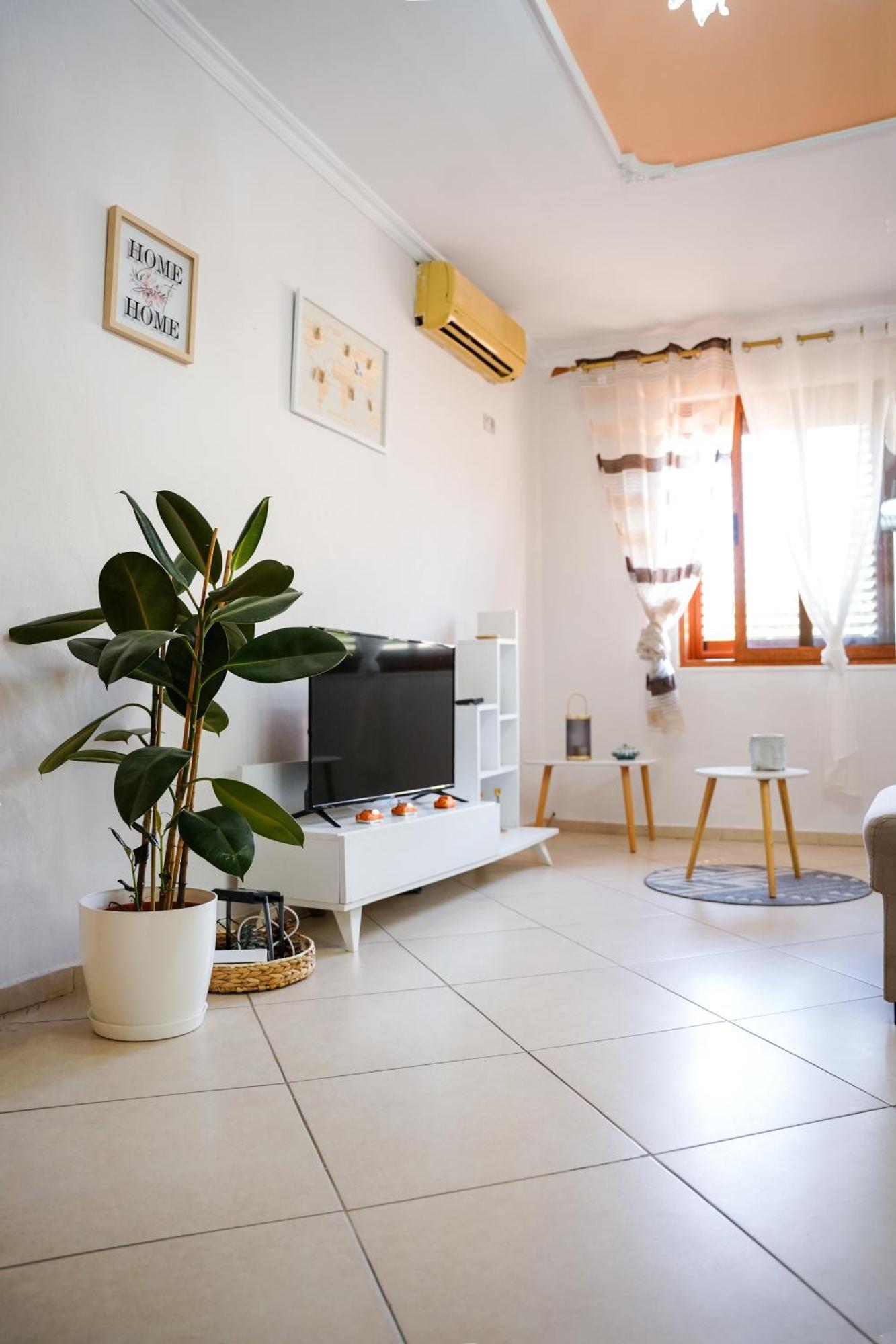 Tirana Centre Lions Gate 1 Apartment Exteriör bild